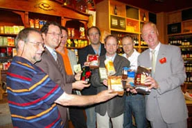 Press conference at the Edeka store Hetzenegger in May 2008: Patron, market operator and foundation board member with GEPA products