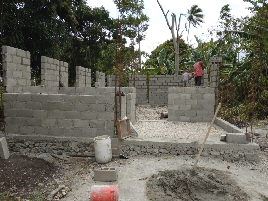 Construction progress: the brick walls of the new daycare center in Les Cayes